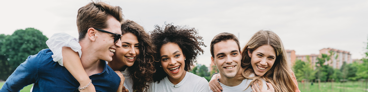 Personas sonriendo